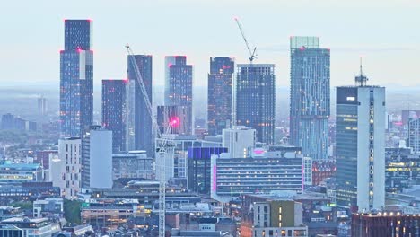 Edificios-De-Gran-Altura-En-La-Ciudad-De-Manchester-Después-Del-Atardecer.