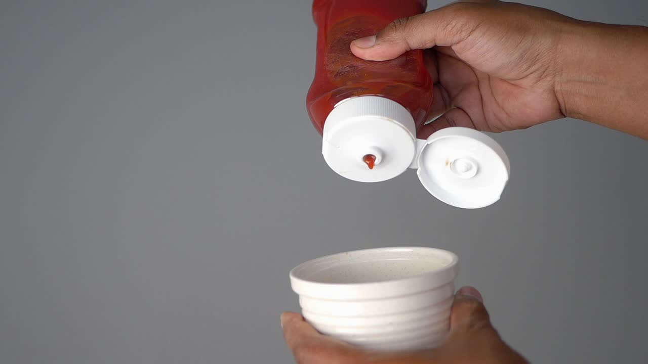 케을 부어 넣는 것