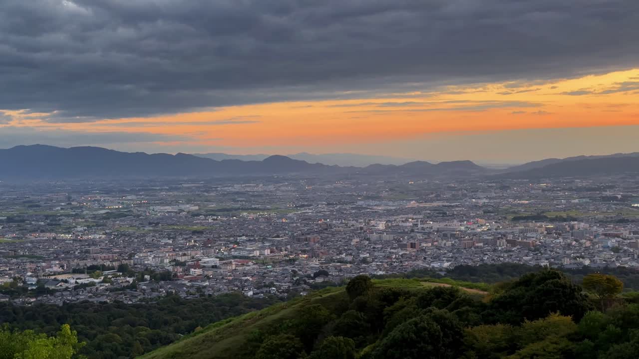 Nara city's sunset view from Mount Wakakusa evokes calm and wonder