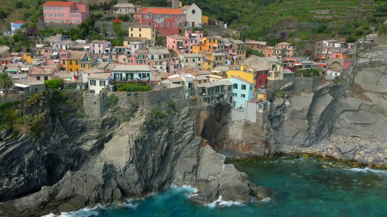 이탈리아의 친퀘테레, 베르나차의 공중 4k 영상