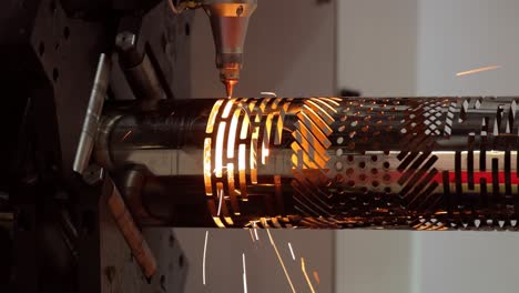 CNC-Laserschneiden-Von-Metall,-Moderne-Industrietechnologie.