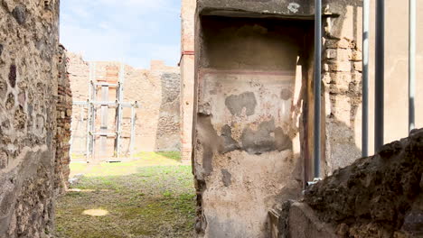 Vista-De-Las-Ruinas-De-Pompeya,-Que-Muestra-La-Escala-De-La-Ciudad-Antigua-Y-Los-Restos-De-Casas-Y-Calles.