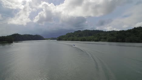 A-motorboat-travels-on-the-Rio-Dulce-River-in-Guatemala-1