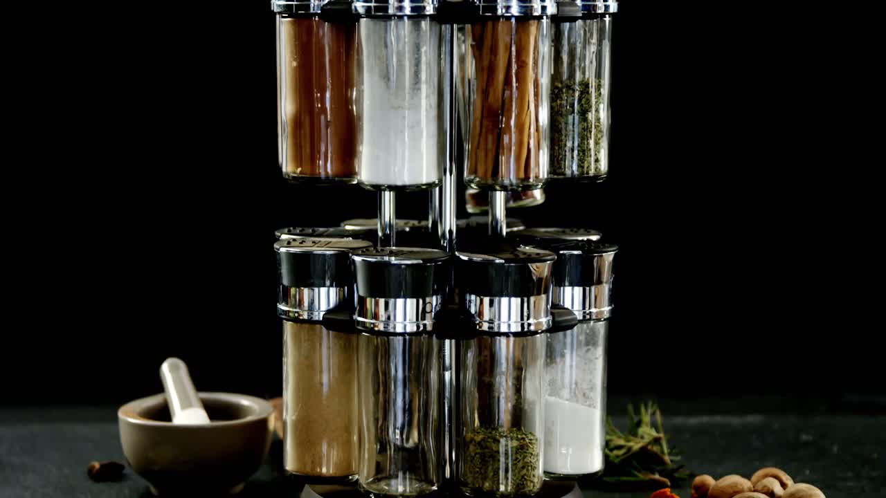 컨테이너 4k에 있는 다양한 향신료