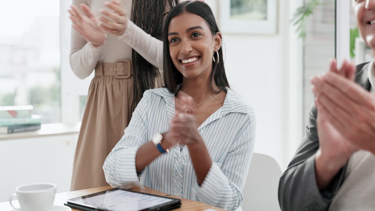 mujer de negocios feliz, reunión