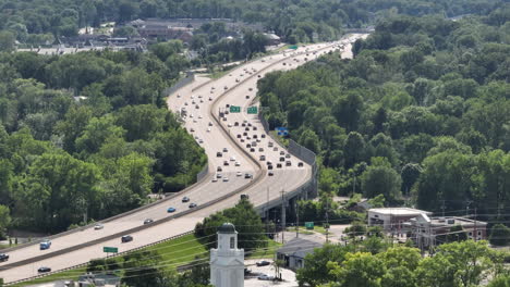 Slow-push-towards-highway-winding-through-Ladue-in-St