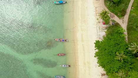 Boats-near-shore-of-island