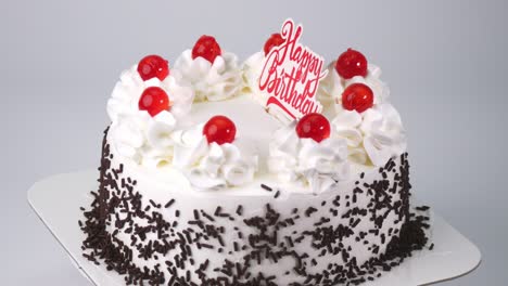beautifully decorated cake swirl around.