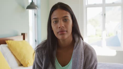 Portrait-of-happy-biracial-woman-smiling-and-looking-at-camera