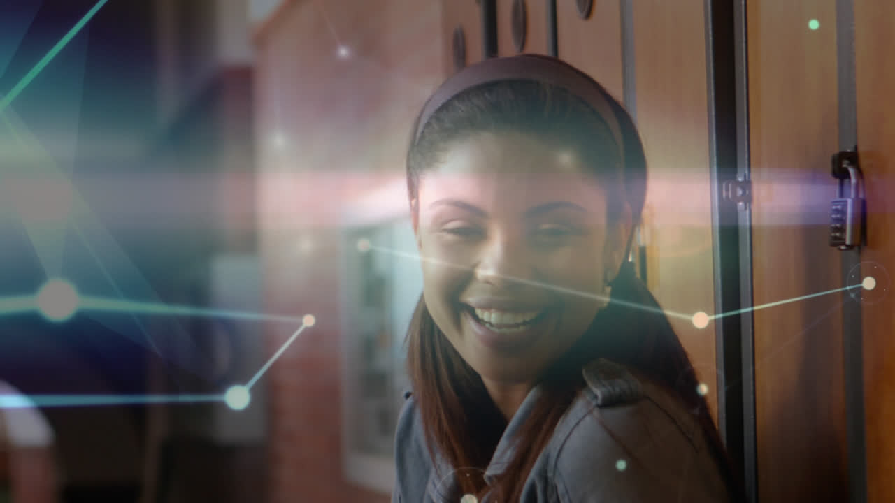 animación de la red de conexiones a través de estudiantes sonrientes que aprenden desde casa