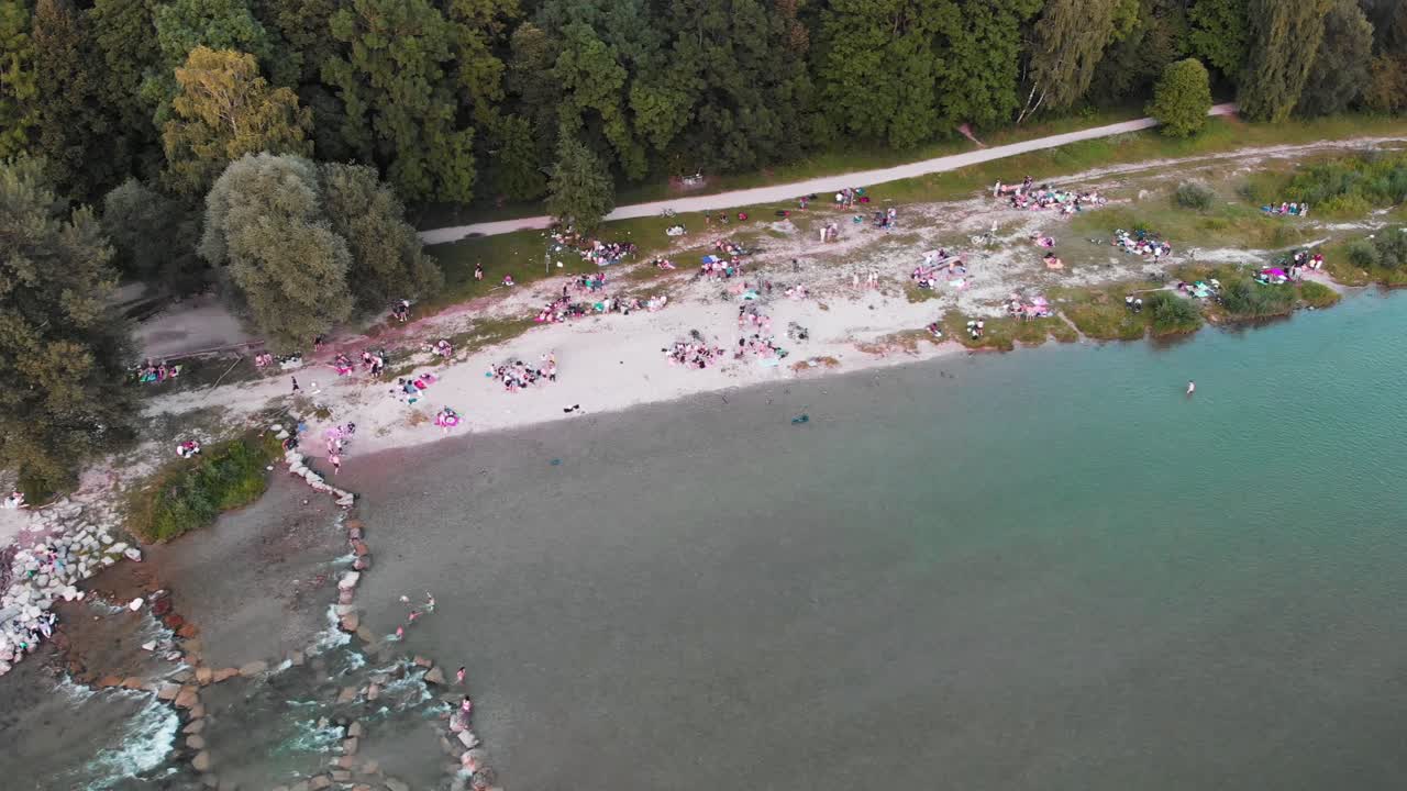 полет над рекой изар в мюнхене германия