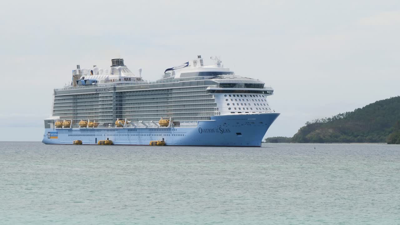 Oceania Cruises' Vista Cruise Ship at Sea