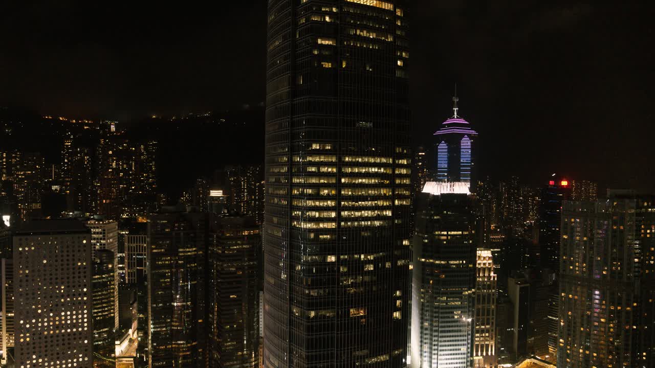El paisaje urbano de Hong Kong por la noche