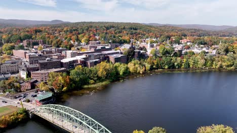 aérea alta sobre brattleboro vermont