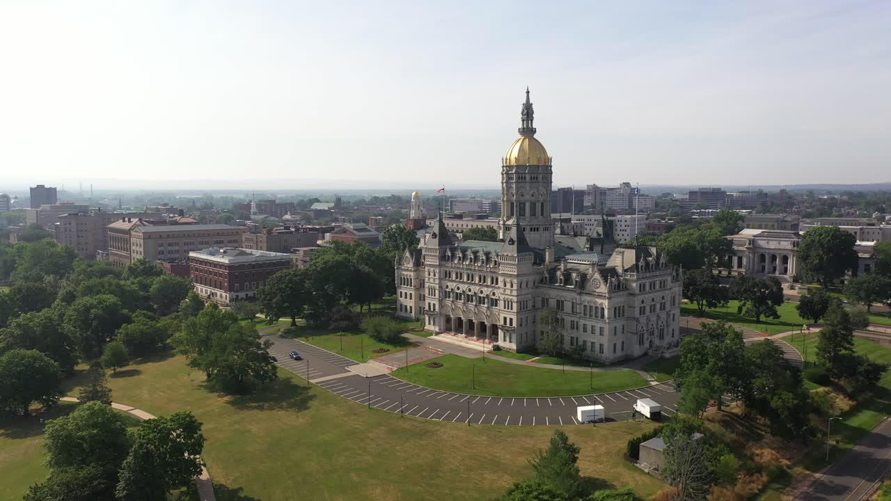 4k círculo aéreo del capitolio de connecticut de izquierda a derecha