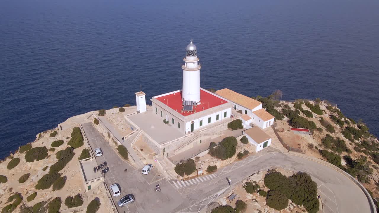 Experience breathtaking views from above the iconic Faro de Formentor lighthouse, surrounded by the deep blue waters of the Mediterranean Sea. Discover Mallorca's natural beauty.