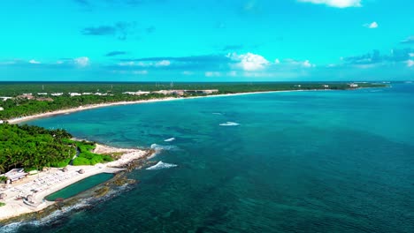 Vista-De-Drones-De-Tulum-México-Vista-Panorámica-Hacia-La-Izquierda-Del-Resort-Y-Spa-De-Lujo-Trs