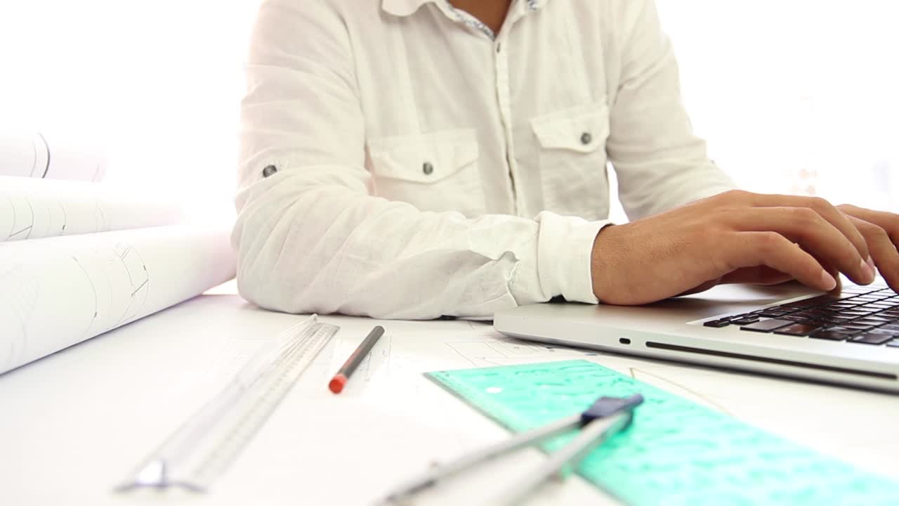 proyecto de computadora de trabajo del arquitecto