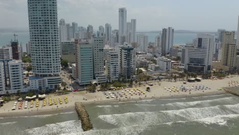 lapso de tiempo aéreo de playa bocagrande en cartagena, colombia