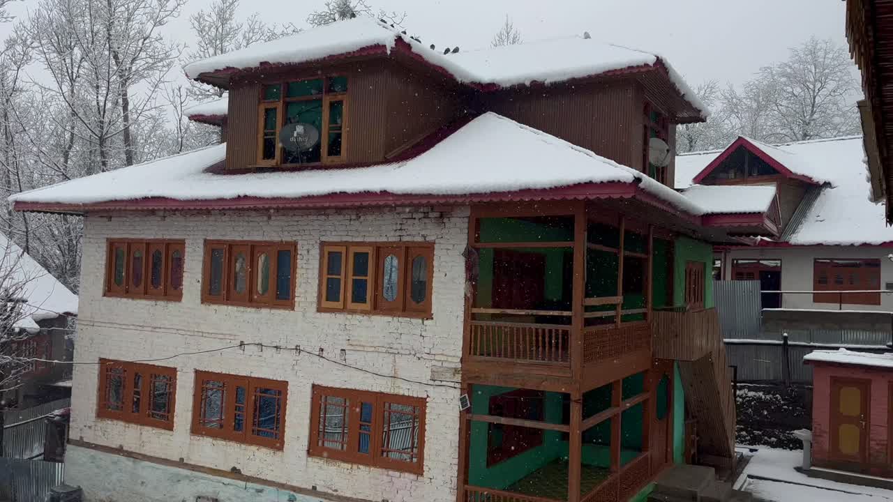 카슈미르 인도 의 도로 에 눈, 스노우보드, 그리고 웅장 한 풍경