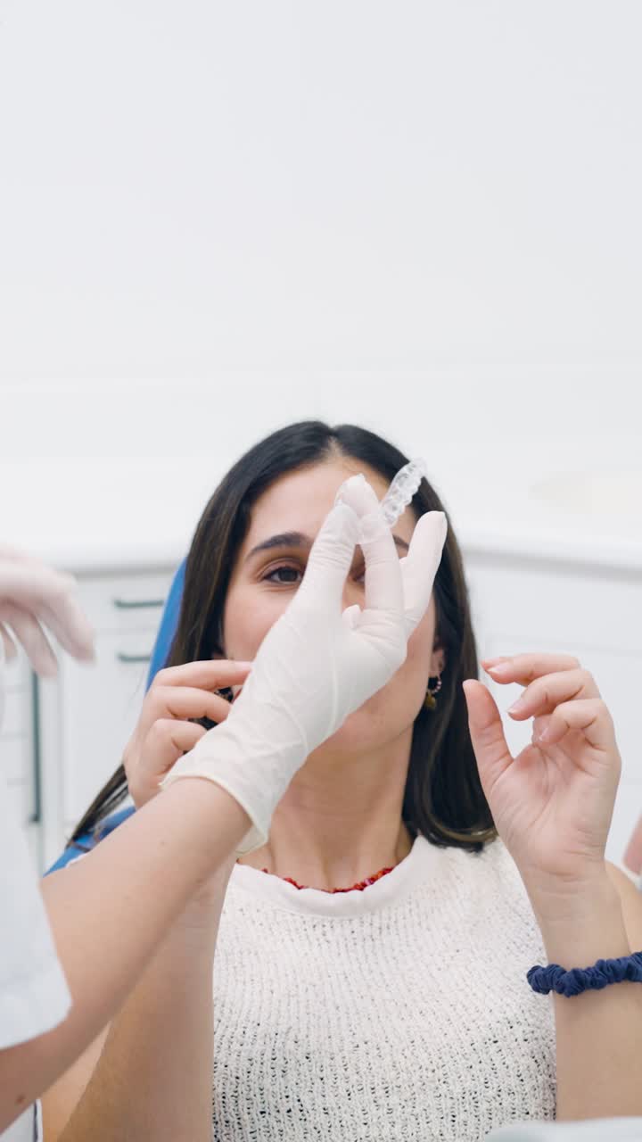 Trattamento ortodontico con allineatori invisibili