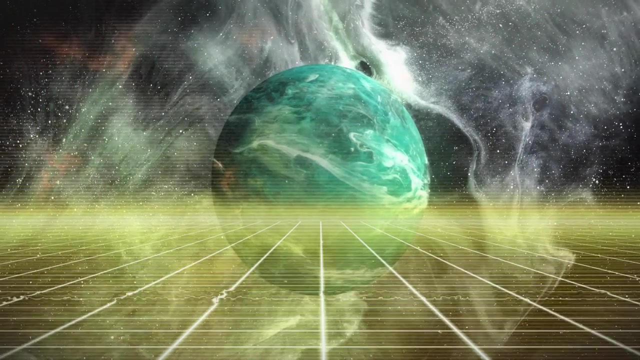 Dopo che un piano a griglia si allontana, una sfera emerge con particelle pulsanti che fluttuano, mostrando uno sfondo di nebulosa.