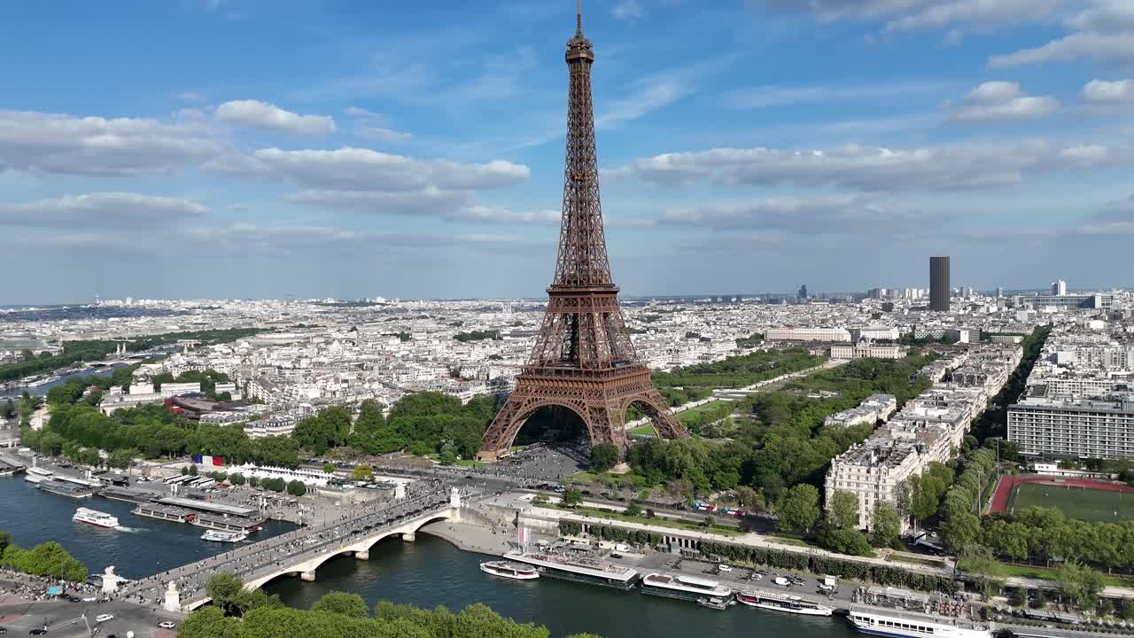 Skyline di Parigi a Parigi, nell'Île-de-France, Francia. Grattacielo Torre Eiffel. Panorama del centro città. Skyline di Parigi a Parigi, nell'Île-de-France, Francia. Skyline del fiume Senna. Vista aerea dell'area metropolitana