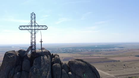 Summit-With-Cross-Atop-Pricopan-Peak-In-Macin-Mountains-In-Tulcea-County,-Dobrogea,-Romania