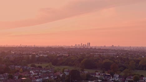 Londres-Atardecer-Drone-Volando-Hacia-Adelante-El-Fragmento-London-Eye-Peckham-Rye