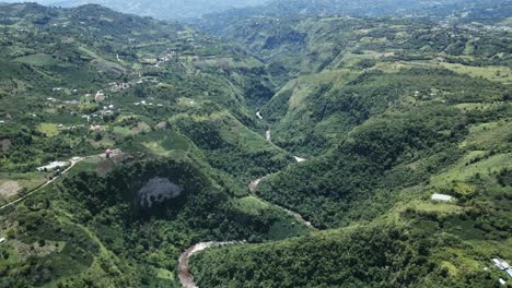 Drone-Volando-Sobre-El-Río-Magdalena-En-Colombia,-América-Del-Sur