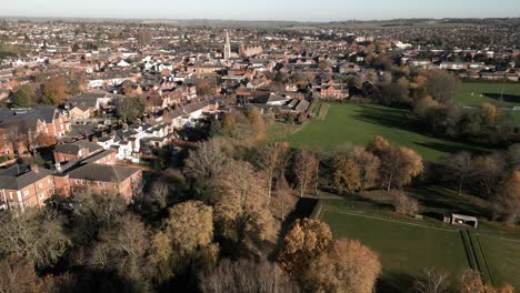 Reino-Unido-Otoño-Ciudad-Vista-Aérea-Mercado-Edificios-Harborough-Parque