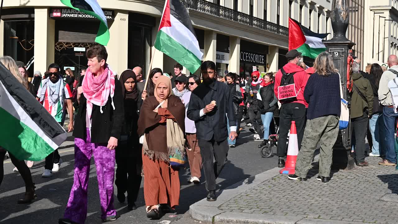 People campaigning to stop harming Israel