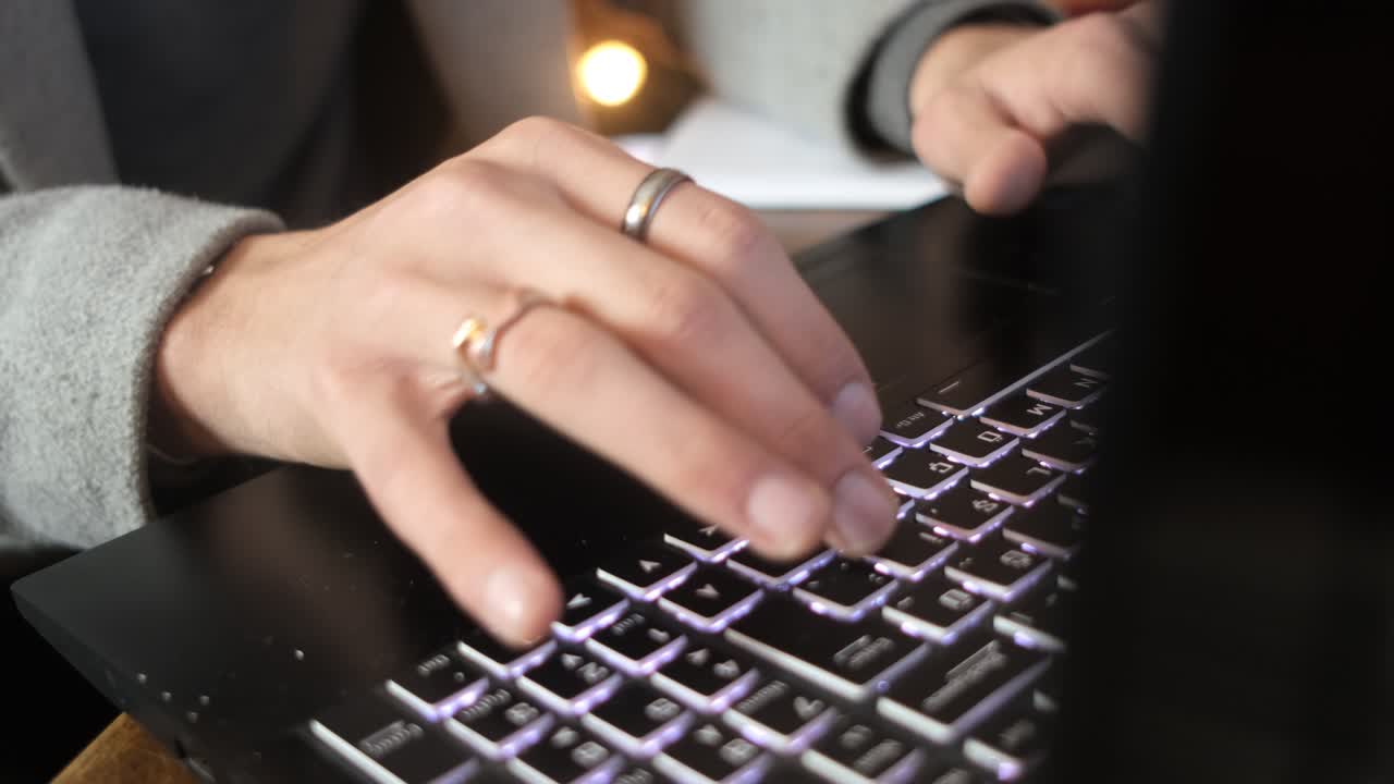 movimiento de los dedos en el pc