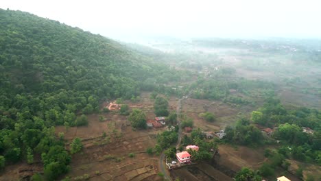 Dron-Disparó-Hacia-Atrás-Desde-Arriba