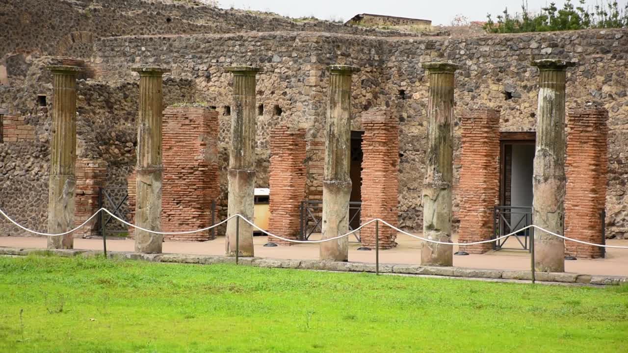 ruinas de la famosa ciudad de pompeya, italia