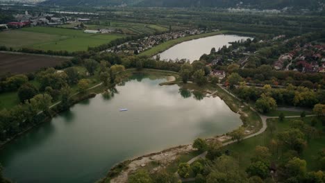 Imágenes-De-Drones-De-Un-Lago-En-La-Baja-Austria,-Llamado-&quot