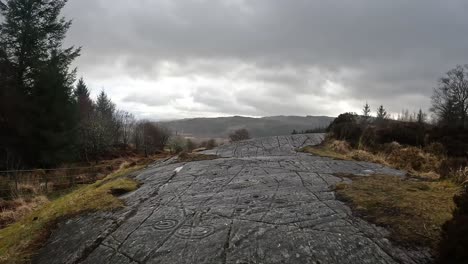 misteriosos petroglifos en las tierras altas, escocia, reino unido