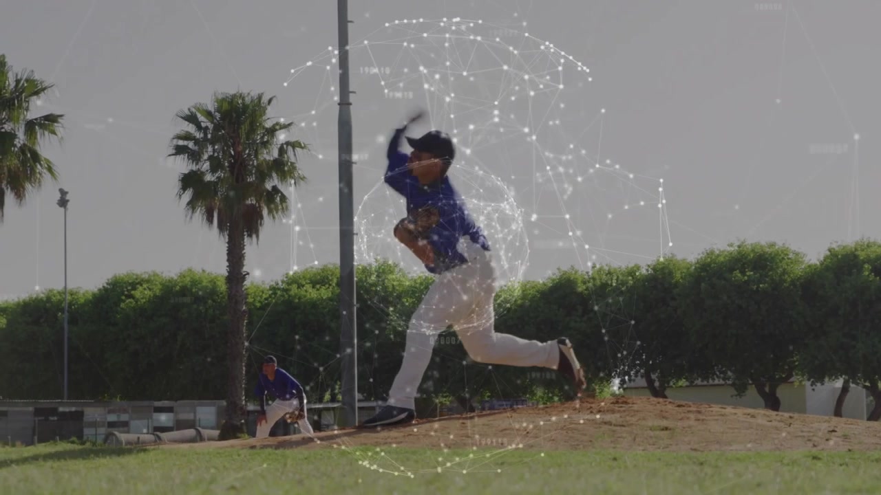 Lanciatore di baseball che sposta il peso, solleva il ginocchio anteriore ed esegue il movimento completo di lancio in allenamento.