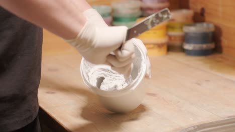 a worker mixes the material for puttying the walls