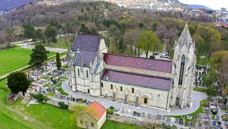 Old-Historical-Church-And-Cemetery-In-The-Town-Of-Bad-Deutsch-Altenburg,-Lower-Austria,-Austria