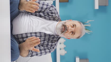 Vertical-video-of-Muslim-old-man-praying.