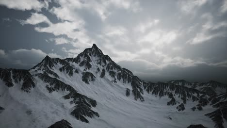 Höhengipfel-Und-Wolken