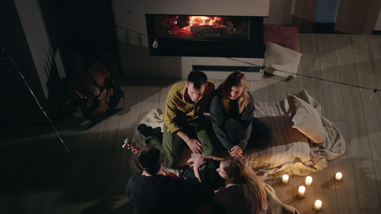 noche de música familiar junto a la chimenea.