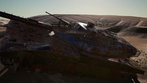 tanques militares destruidos en el desierto al atardecer