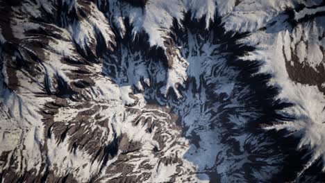 Luftaufnahme-Der-Schneebedeckten-Gebirgslandschaft