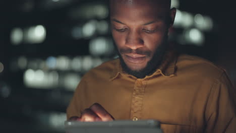 Teléfono,-Comunicación-O-Hombre-Negro-En-La-Noche-En-La-Ciudad