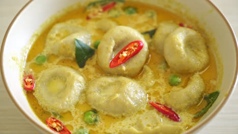 Green-curry-soup-with-Fish-ball---Thai-food-style