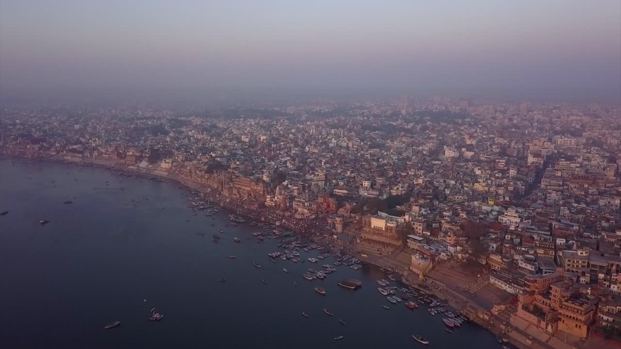 antena: río ganga en varanasi india