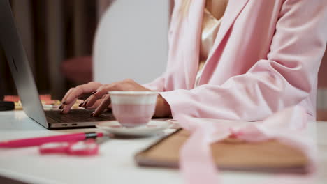 person typing on the computer