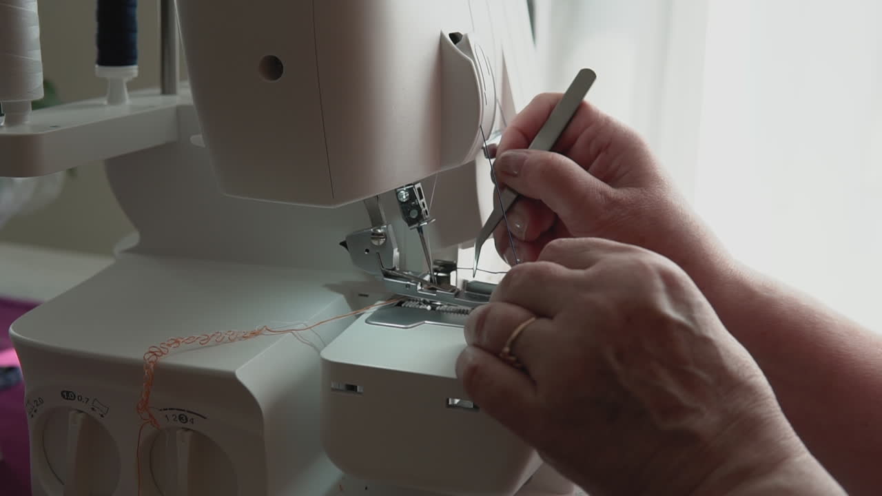 Thread adjustment with forceps on sewing machine